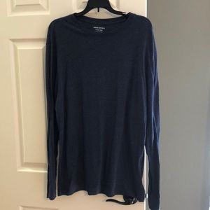 Men’s fitted crew neck shirt